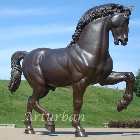 large horse statue