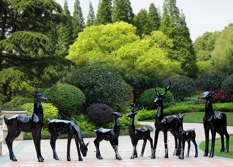 family deer statue