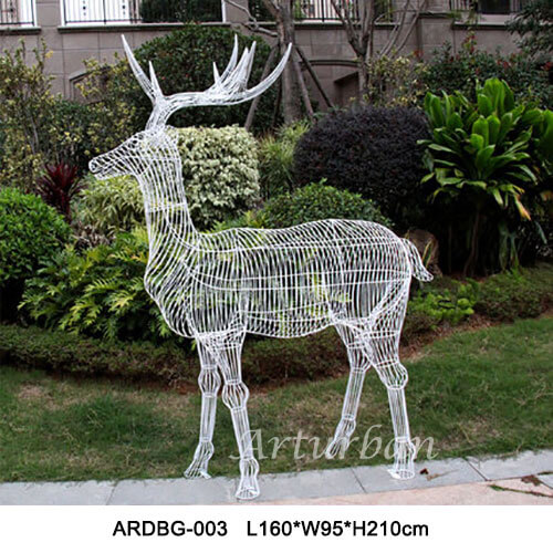 metal deer statuee