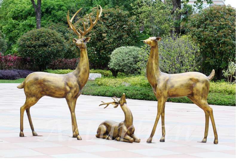 lawn ornament deer