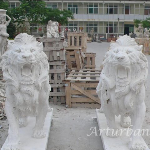 guardian lion statue