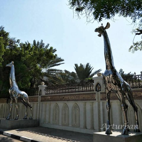 giraffe statue outdoor