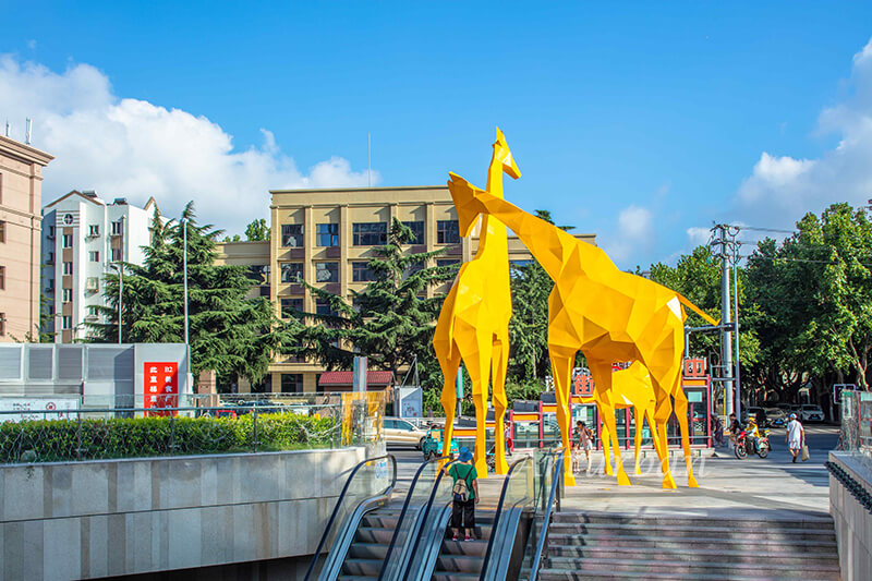 giraffe sculpture design