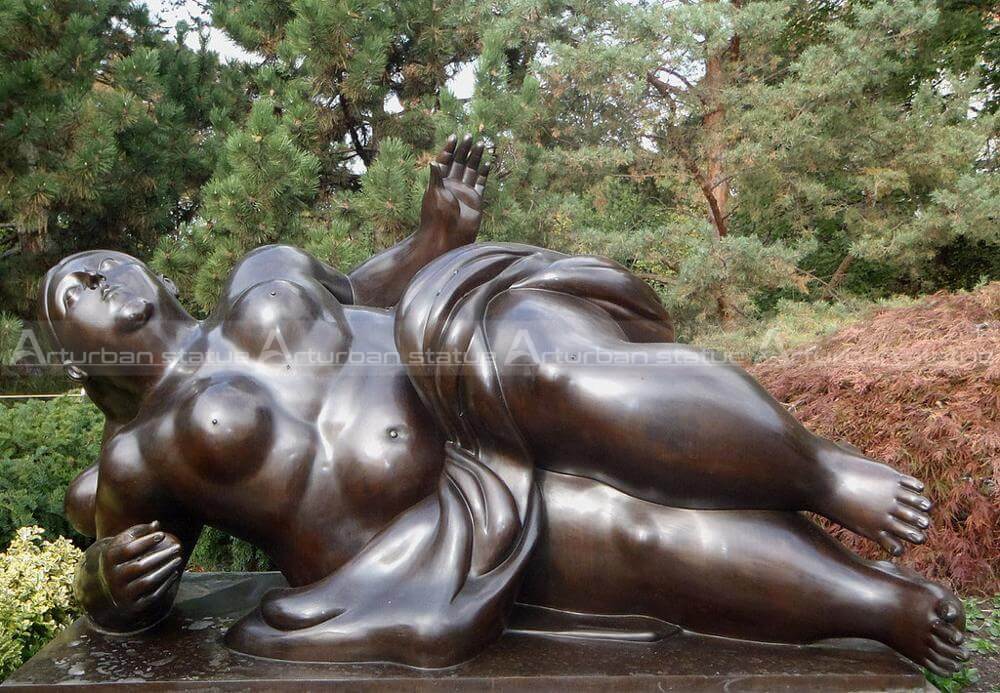 fernando botero fat lady sculpture