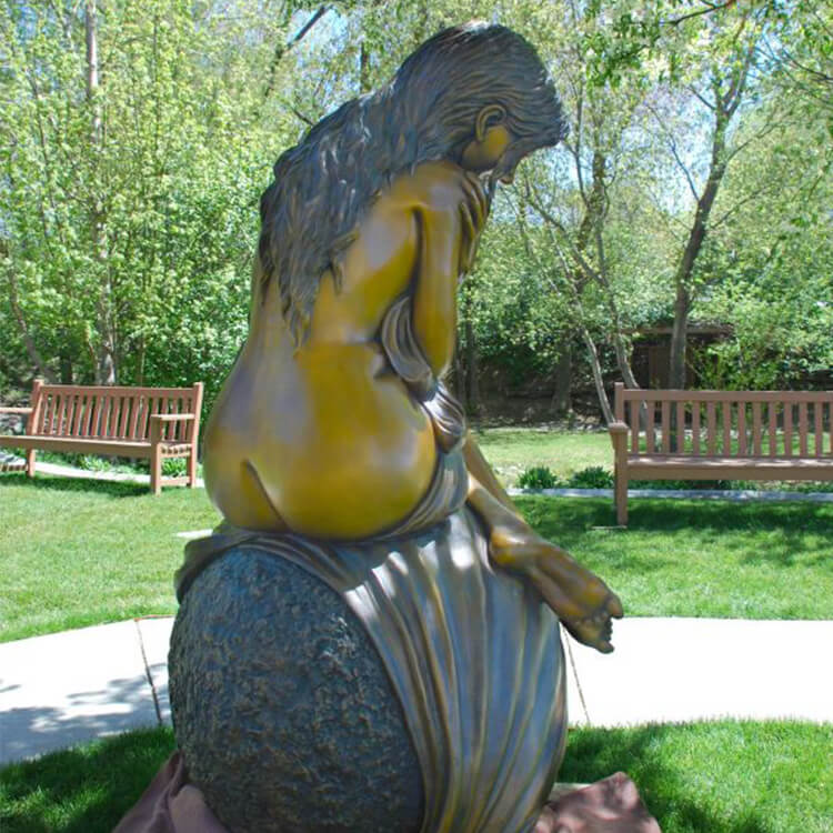 back of Nude Woman Sculpture