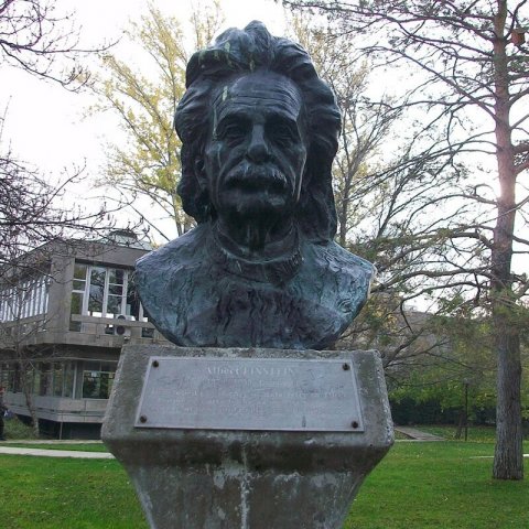 albert einstein statue