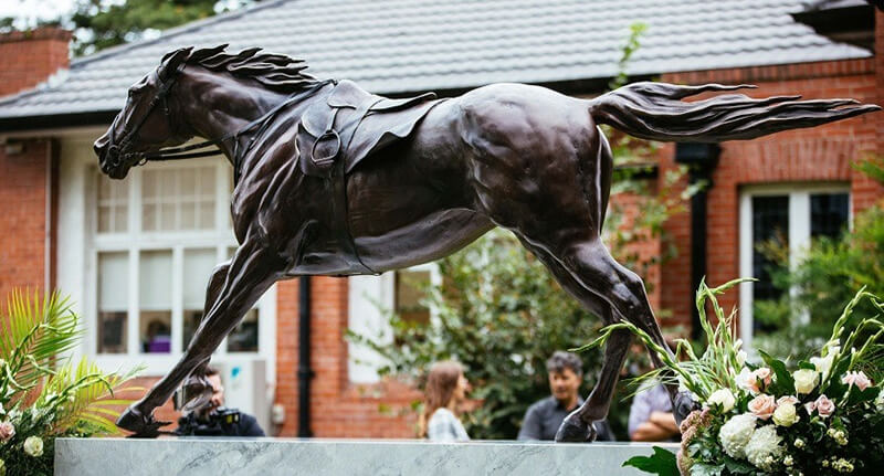 Is it good to keep horse statue at home?