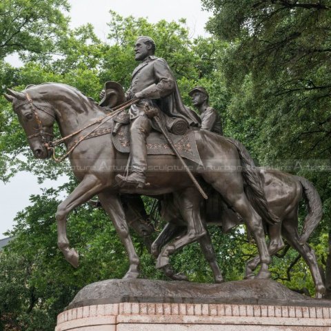 robert e lee on horse statue
