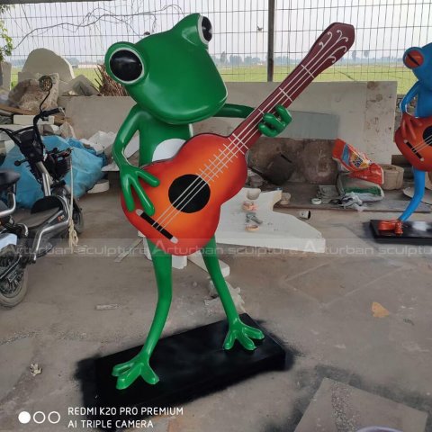 frog sculpture