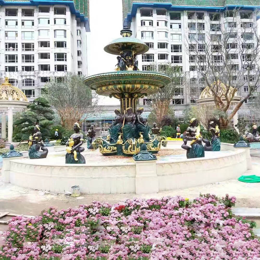 large outdoor water fountains