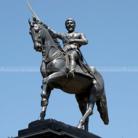 shivaji maharaj statue on horse