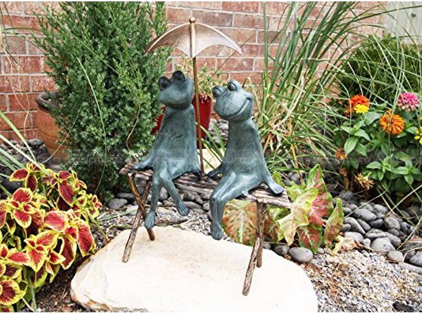 frog with umbrella bronze statue