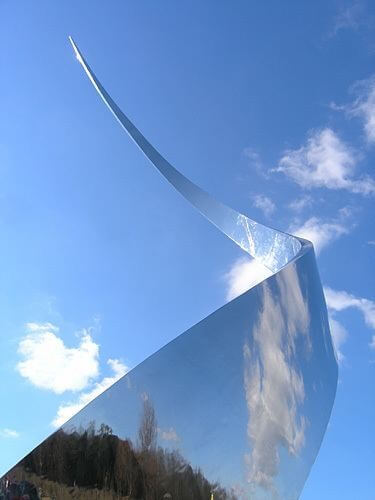Mirror polishing ascent sculpture