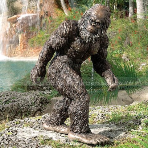 yeti bigfoot statue