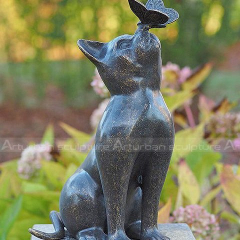 cat statue with butterfly