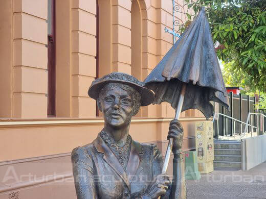 mary poppins statue