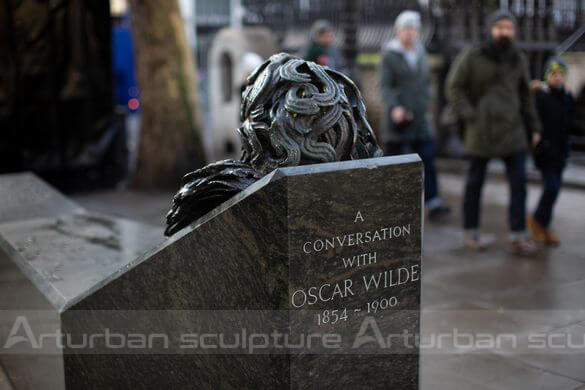 oscar wilde memorial sculpture
