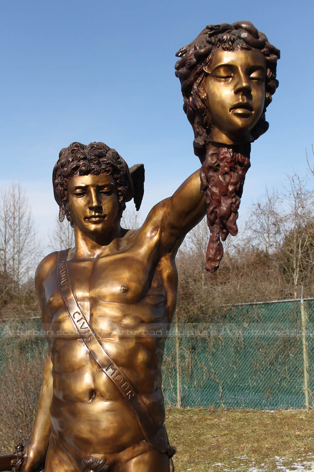 perseus holding medusa's head