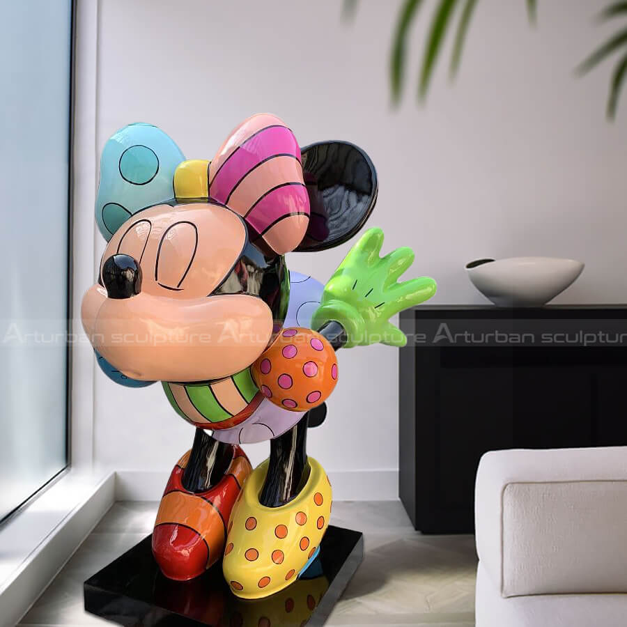minnie mouse statue