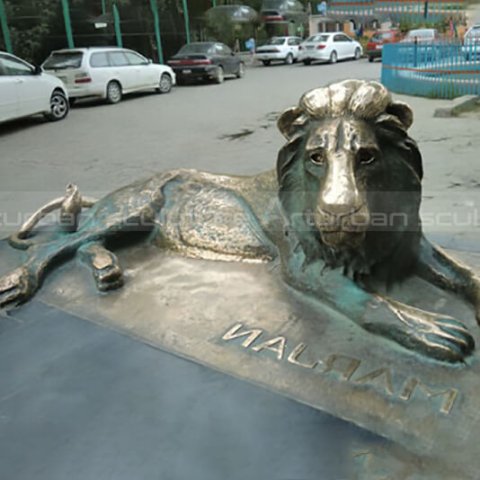 lion lying down statue