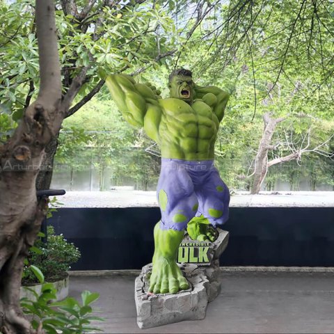 giant hulk statue