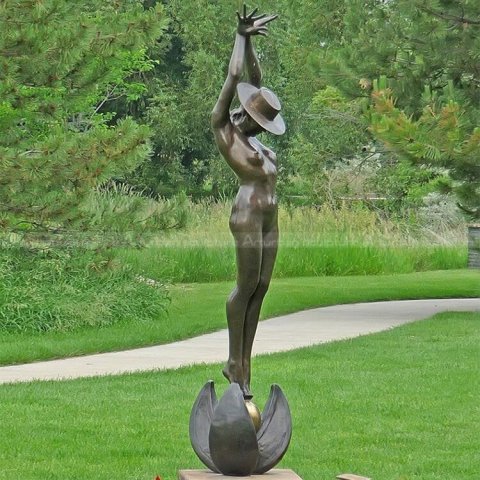 nude statue female