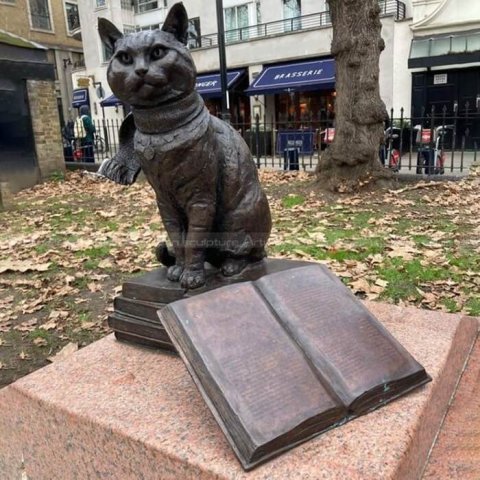 famous cat statues