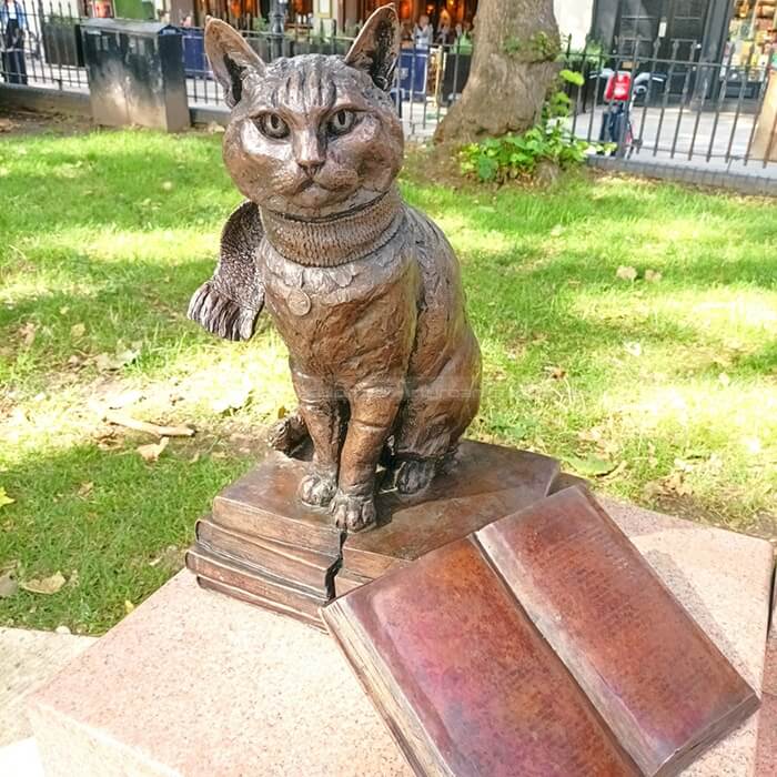 famous cat statues