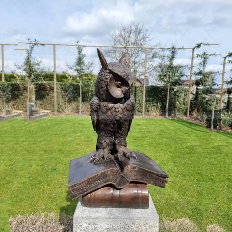 garden owl sculpture