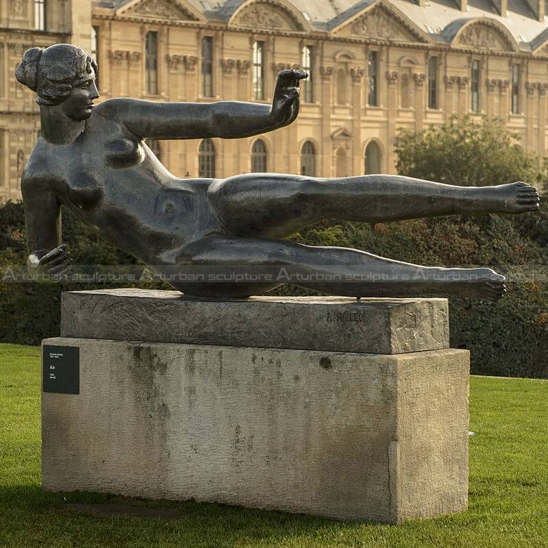 nude statue woman