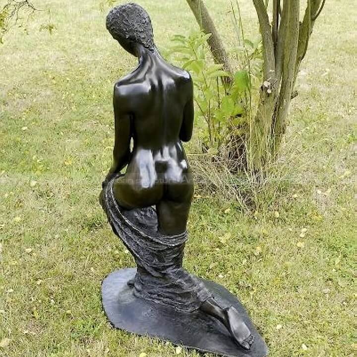 nude female figurines