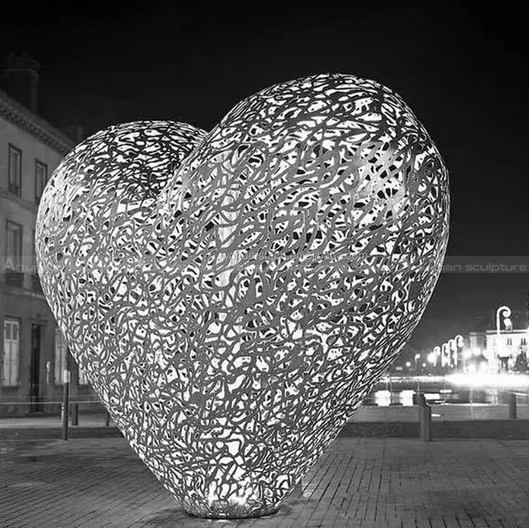 heart shaped sculpture