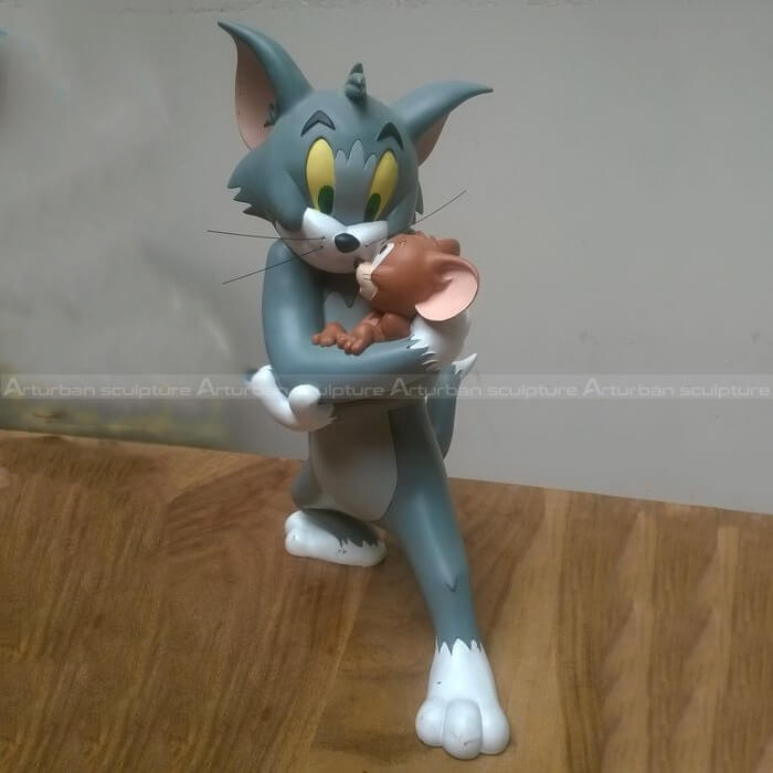 tom and jerry sculpture