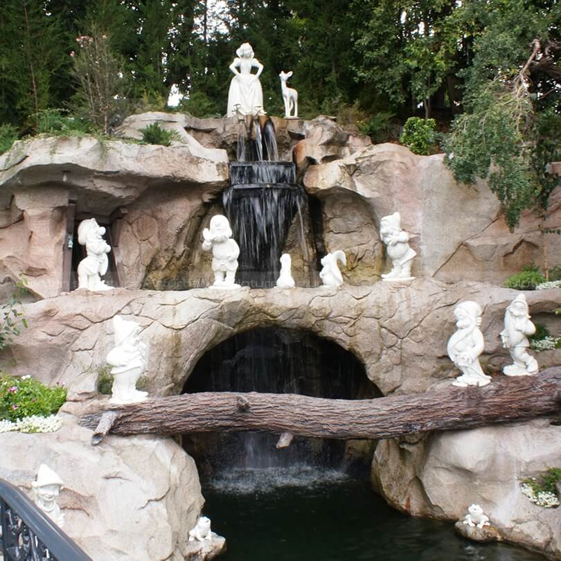 snow white and the seven dwarfs garden statues