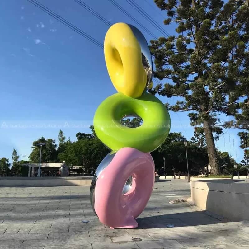 donut statue