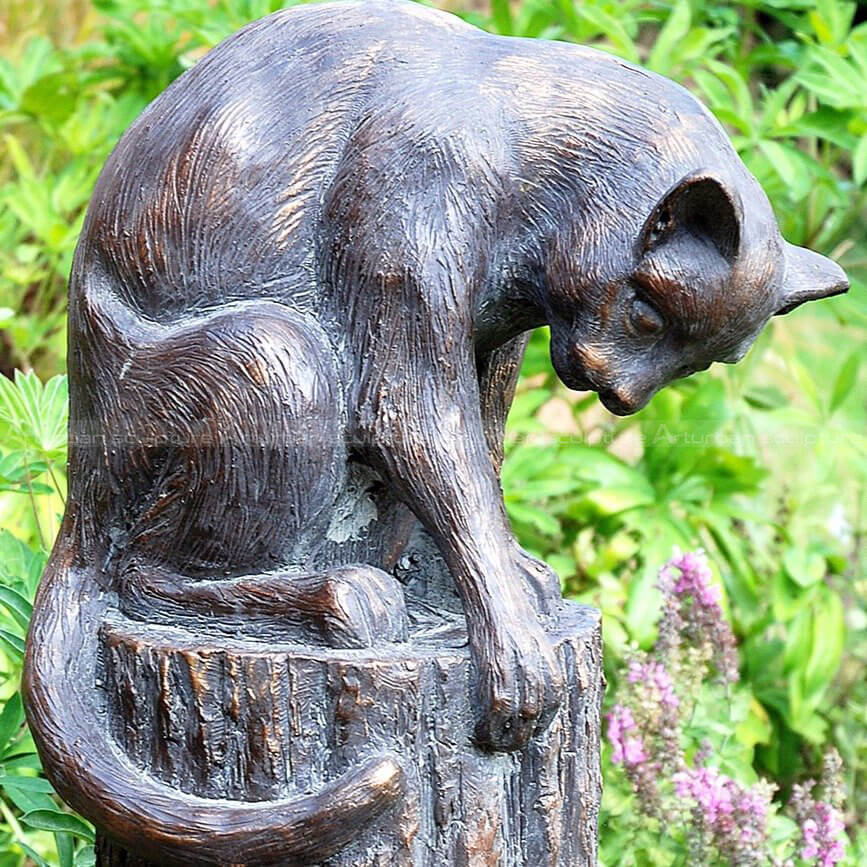 cat and mouse garden statue