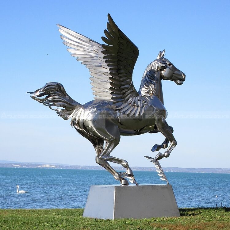 pegasus horse statue