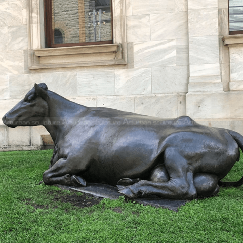 big bull sculpture