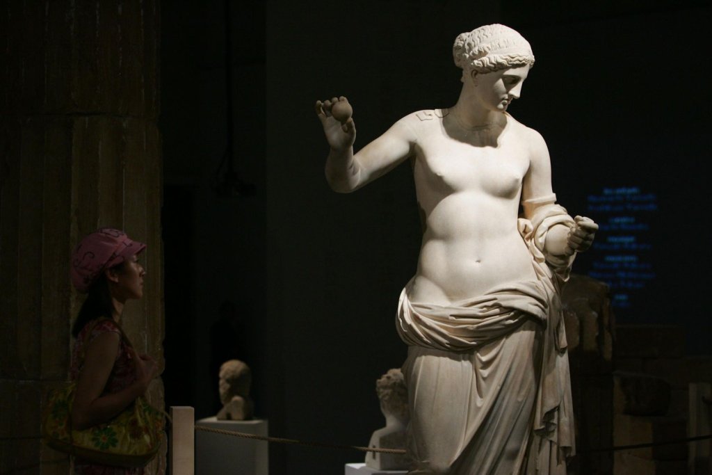 statues of greek goddesses