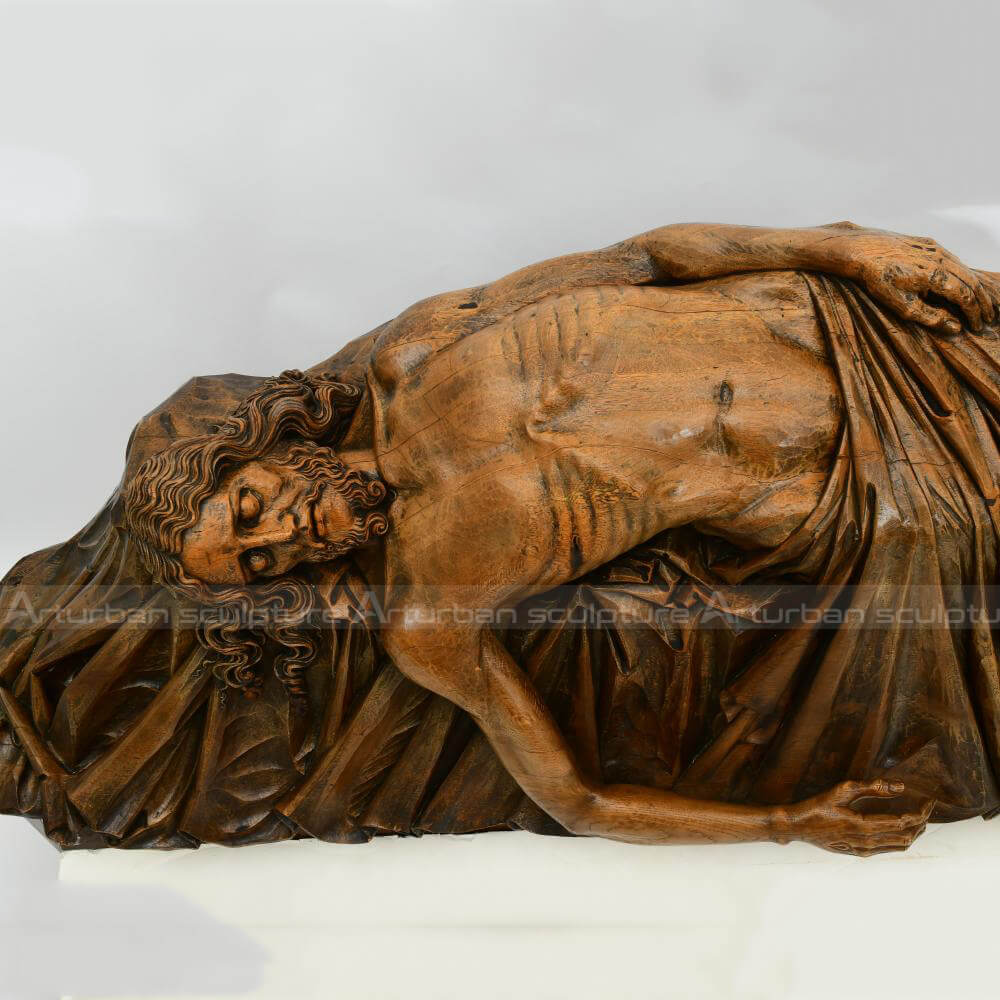 dead savior statue