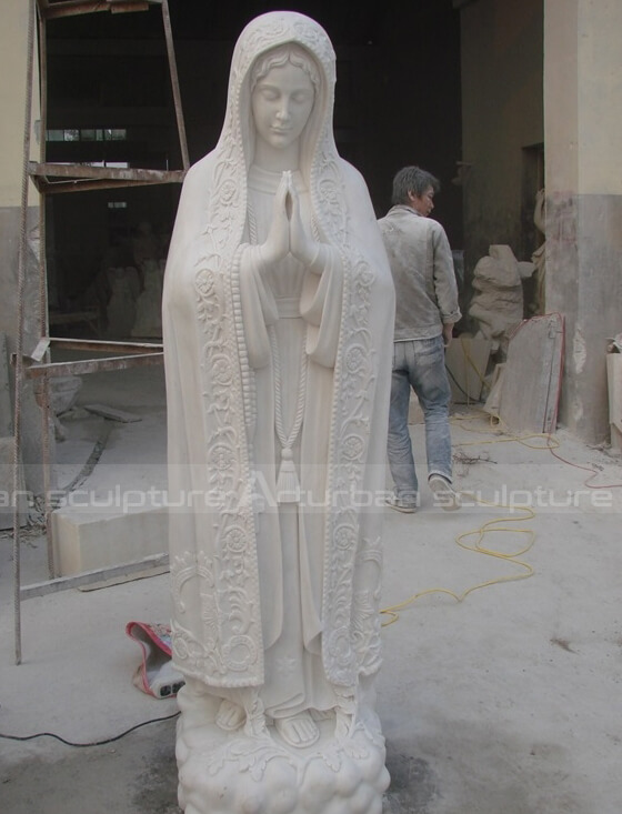 large outdoor mary statue