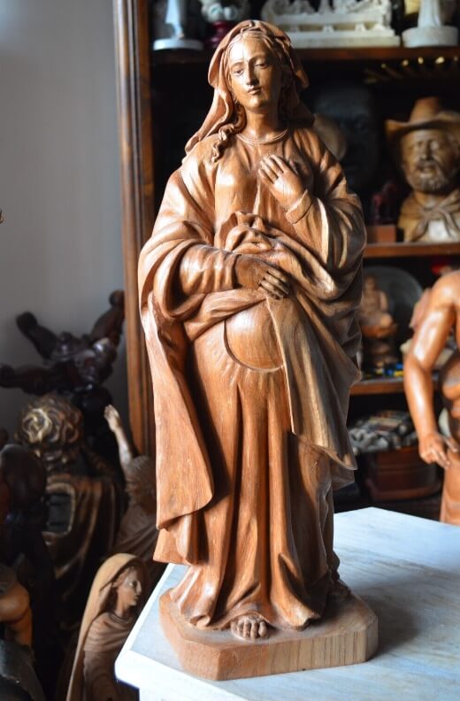 pregnant mary statue