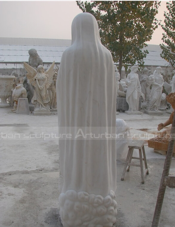 large outdoor mary statue