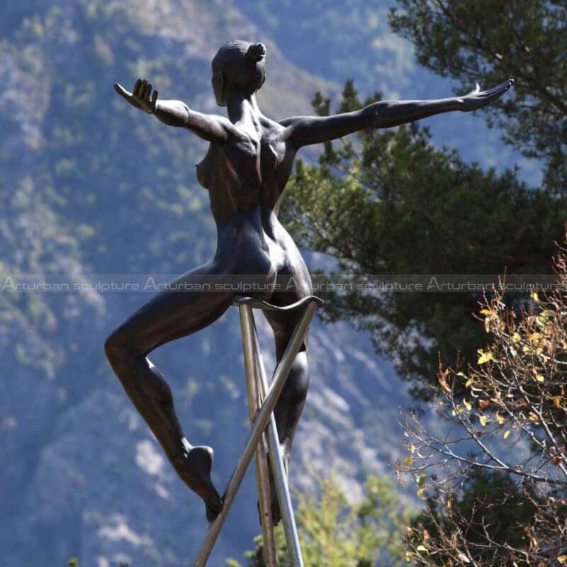 famous female nude statues