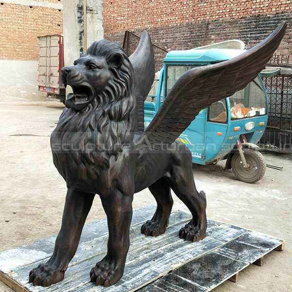 lion wildlife statue